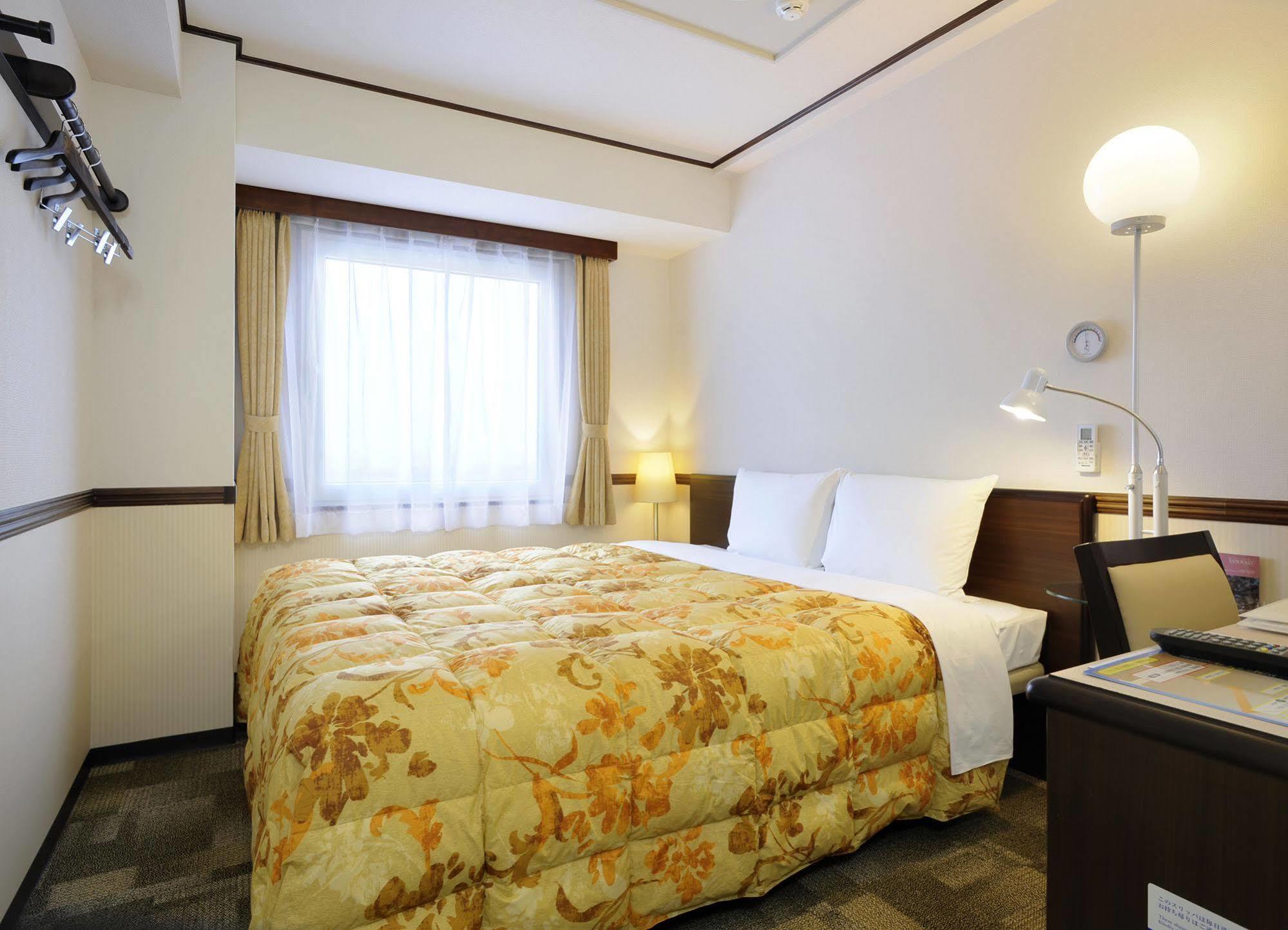 Toyoko Inn Takamatsu Hyogomachi Exterior photo